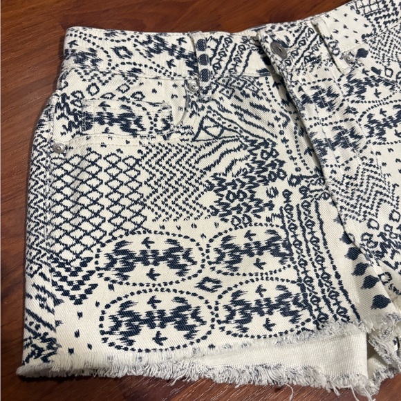 NWOT Bullhead denim co High Rise Shorts. Size 5. - Picture 2 of 9
